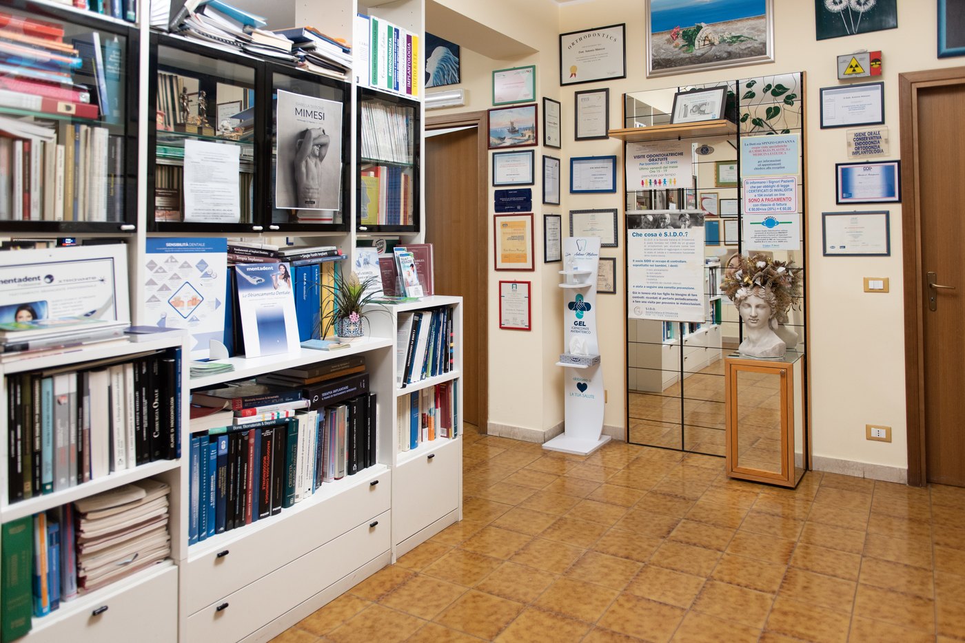 Sala dello studio dentistico di Soverato dedicata alle visite di ortodonzia con apparecchi invisibili