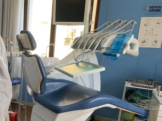 Poltrona odontoiatrica dello studio di Soverato dove vengono rilevate le impronte per gli allineatori dentali